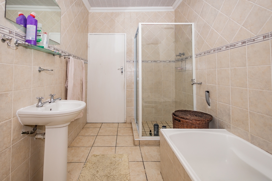 3 Bedroom Property for Sale in Mabille Park Western Cape